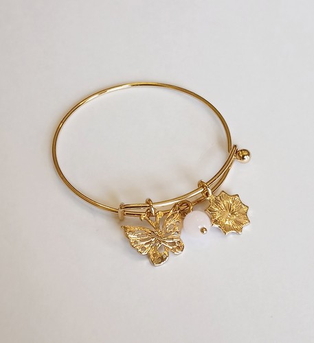 Expandable wire bangle