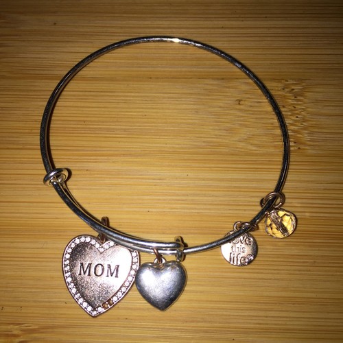Expandable wire bangle - expandable,