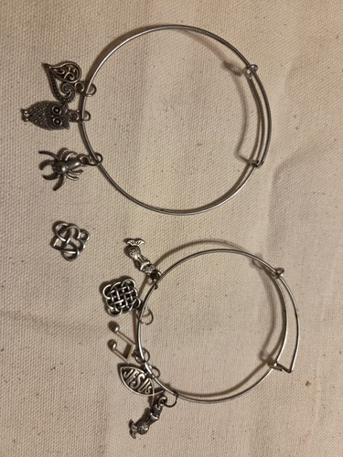 Expandable wire charm - charm, bracelet