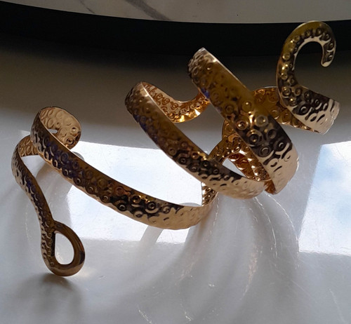 Gold tone spiral - tone, coil