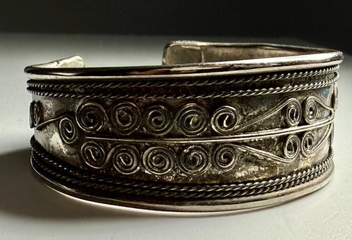 Bracelet silver tone wide - tone, cuff